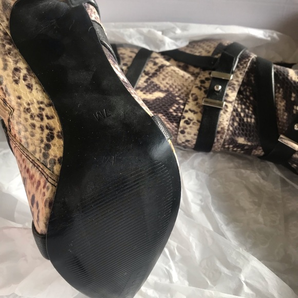 GUESS Booties - Picture 3 of 4